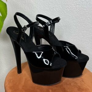 SOLD ON DEPOP🖤Classic Patent Pleasers🖤